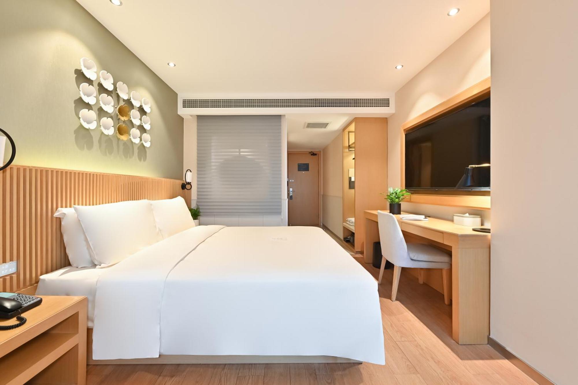 Atour X West Nanjing Road Hotel 4*
