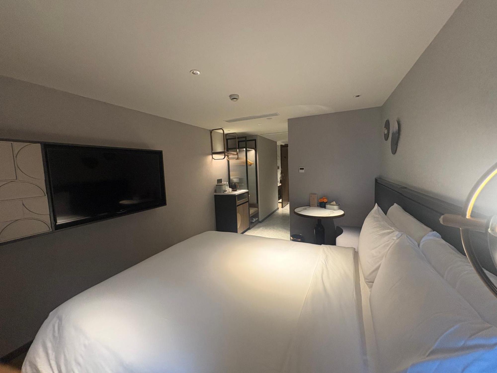 Atour X West Nanjing Road Hotel 4*