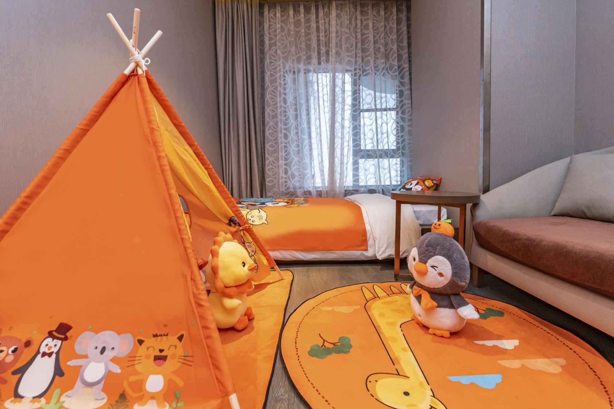 Atour X West Nanjing Road Hotel 4*