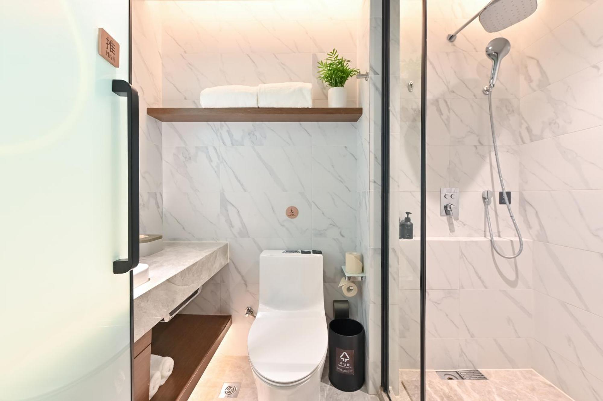 Atour X West Nanjing Road Hotel 4*