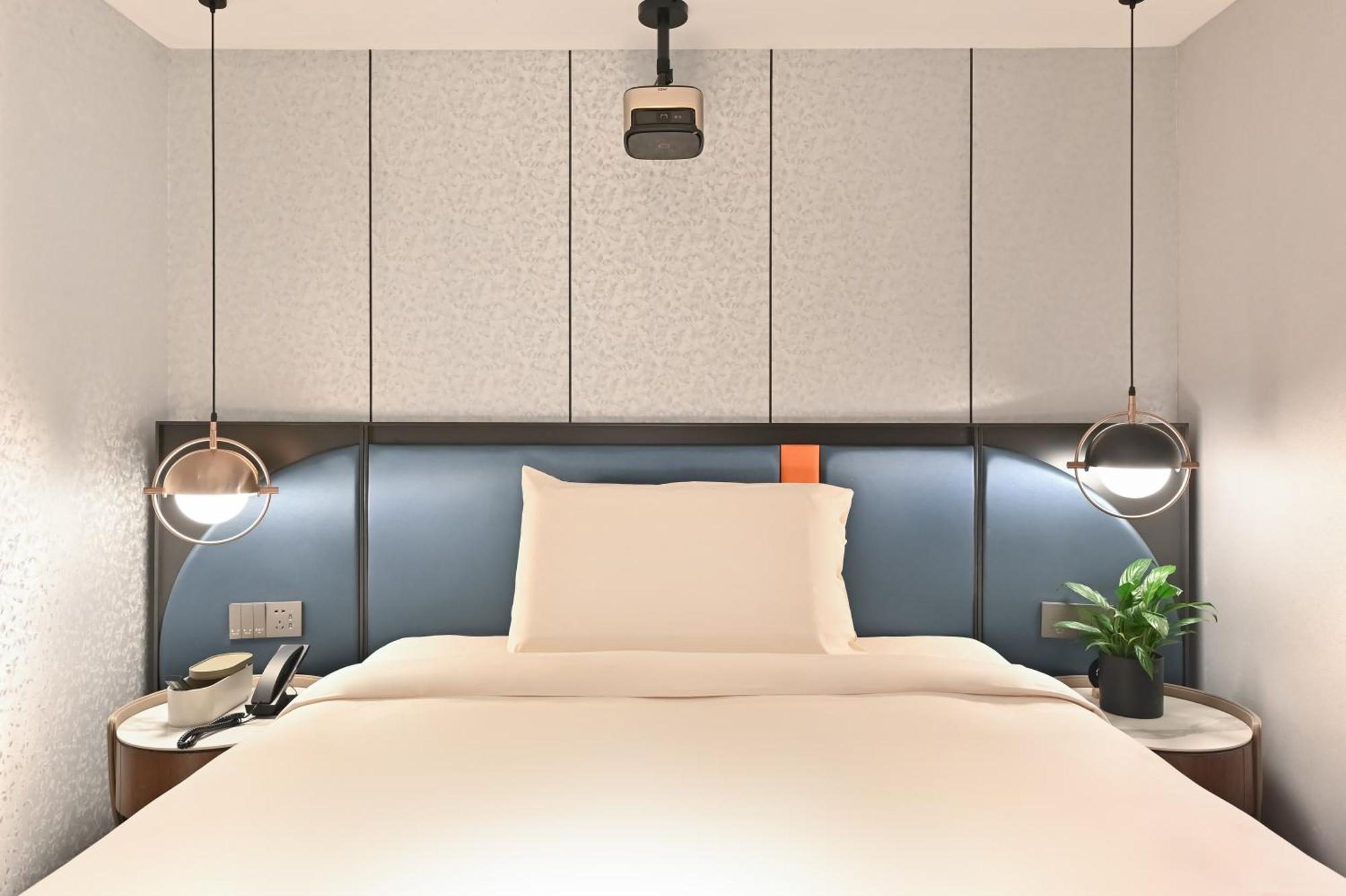 Hotel Atour X West Nanjing Road 4*
